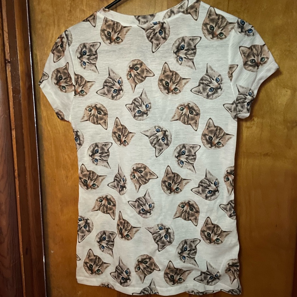 Super cute Cat Tee! Size medium! Like new!